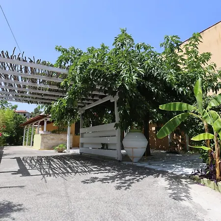 Madlen Apartments Nea Skioni Extérieur photo